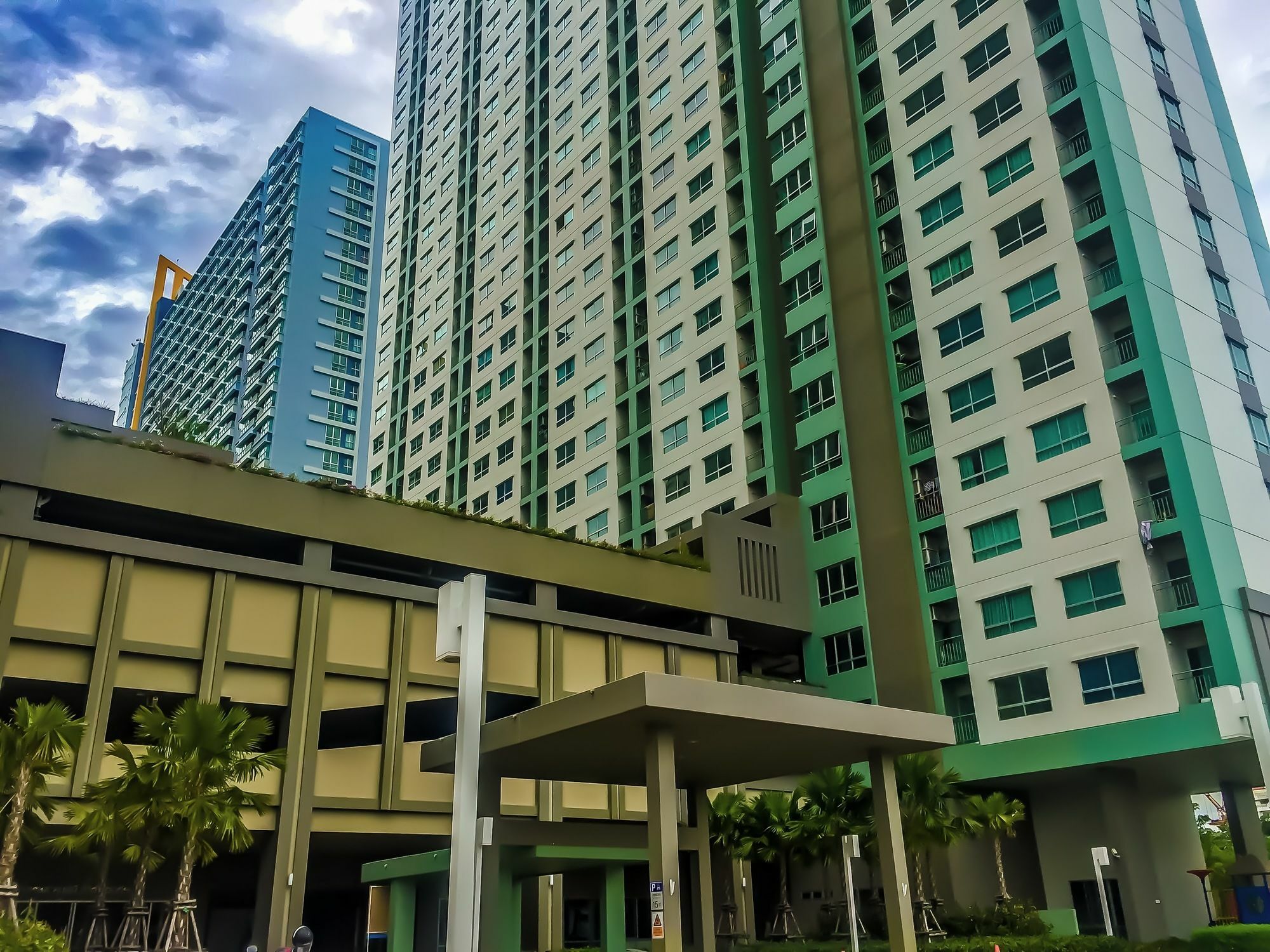 ホテル Lumpini Seaview Jomtien By Parikal エクステリア 写真